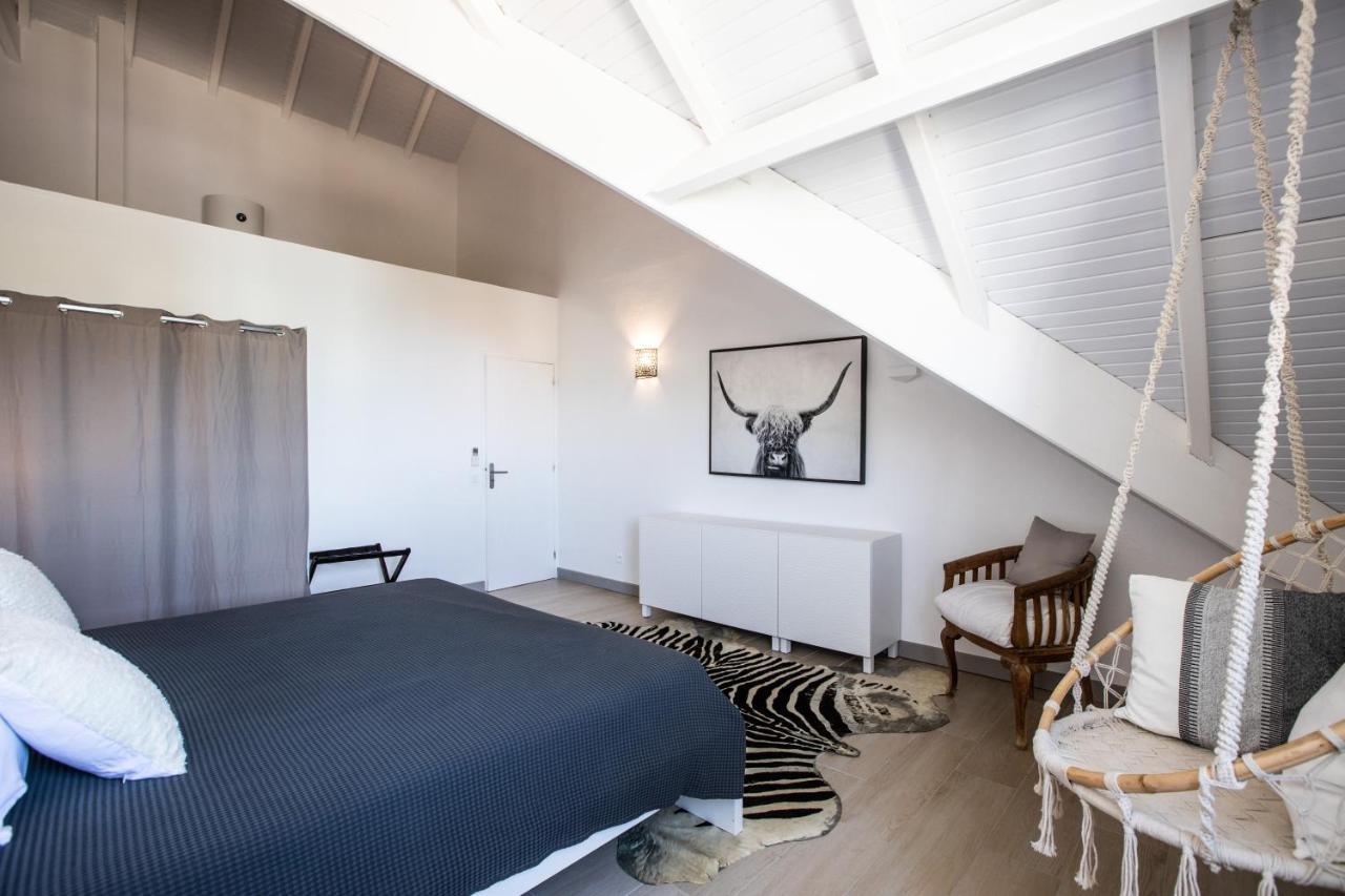 Stunning New Apartment With View Of Orient Bay Quarter of Orleans Kültér fotó