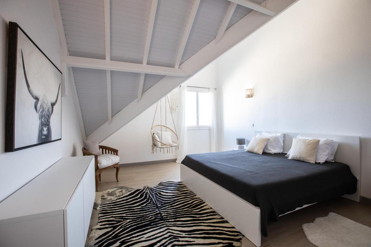 Stunning New Apartment With View Of Orient Bay Quarter of Orleans Kültér fotó